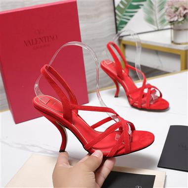 Valentino    2026新款女生休閒時尚鞋子