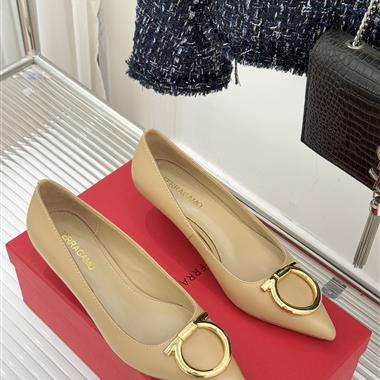 Ferragamo    2026新款女生休閒時尚鞋子