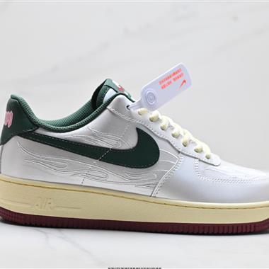 NIKE AIR FORCE 1‘07