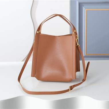 CELINE   2026新款女生時尚包包   尺寸：18*21*17CM