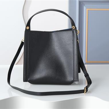 CELINE   2026新款女生時尚包包   尺寸：18*21*17CM