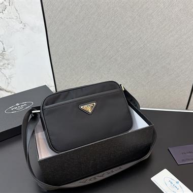 PRADA   2026新款男生時尚包包  尺寸：22*15CM