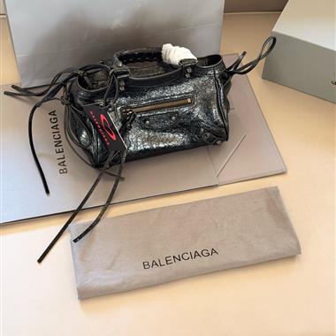  BALENCIAGA  2026新款女生時尚包包  尺寸：24*15CM
