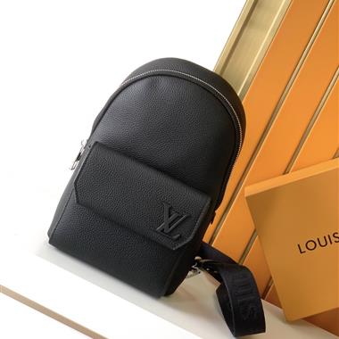 LOUIS VUITTON   2026新款男生時尚包包   尺寸：18x29x6CM