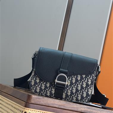 DIOR   2026新款男生時尚包包  尺寸：23*17.5*6CM