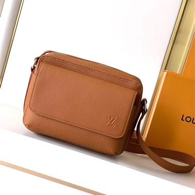 LOUIS VUITTON   2026新款男生時尚包包  尺寸：23*17*9CM