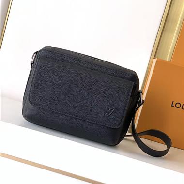 LOUIS VUITTON   2026新款男生時尚包包  尺寸：23*17*9CM