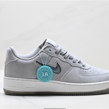 NIKE AIR FORCE 1‘07
