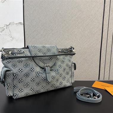 LOUIS VUITTON  2026新款男生時尚包包  尺寸：32CM