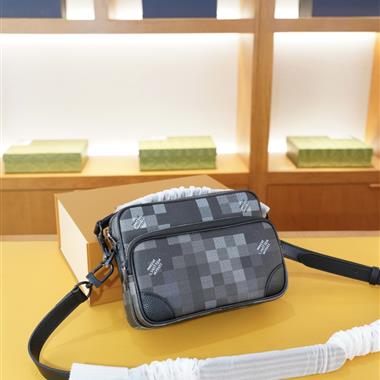 LOUIS VUITTON   2026新款男生時尚包包  尺寸：22x16x7CM
