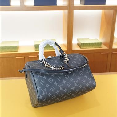 LOUIS VUITTON   2026新款男生時尚包包  尺寸：30x21x16CM