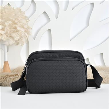 BOTTEGA VENETA   2026新款男生時尚包包  尺寸：25*17*8CM