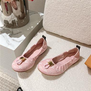 Louis Vuitton    2026新款女生休閒時尚鞋子