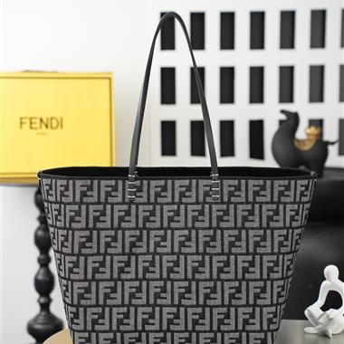 FENDI   2026新款女生時尚包包 尺寸：35X22×19.5CM
