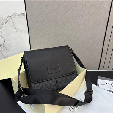 COACH  2026新款男生時尚包包 尺寸：25*21CM