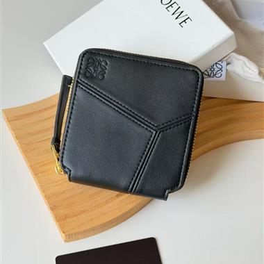 LOEWE  2026新款時尚包包 尺寸：11*10CM