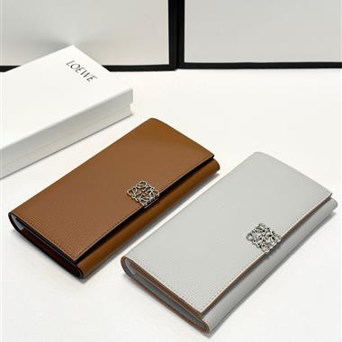 LOEWE  2026新款時尚包包 尺寸：19*10CM